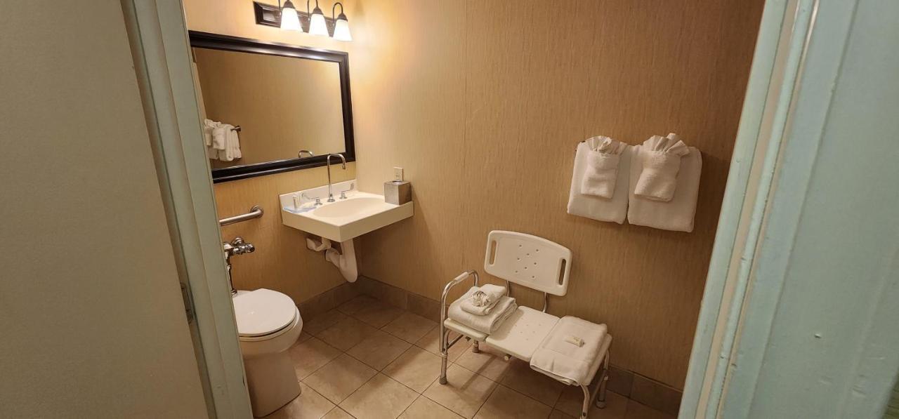 Penn Harris Hotel Harrisburg, Trademark By Wyndham Bagian luar foto