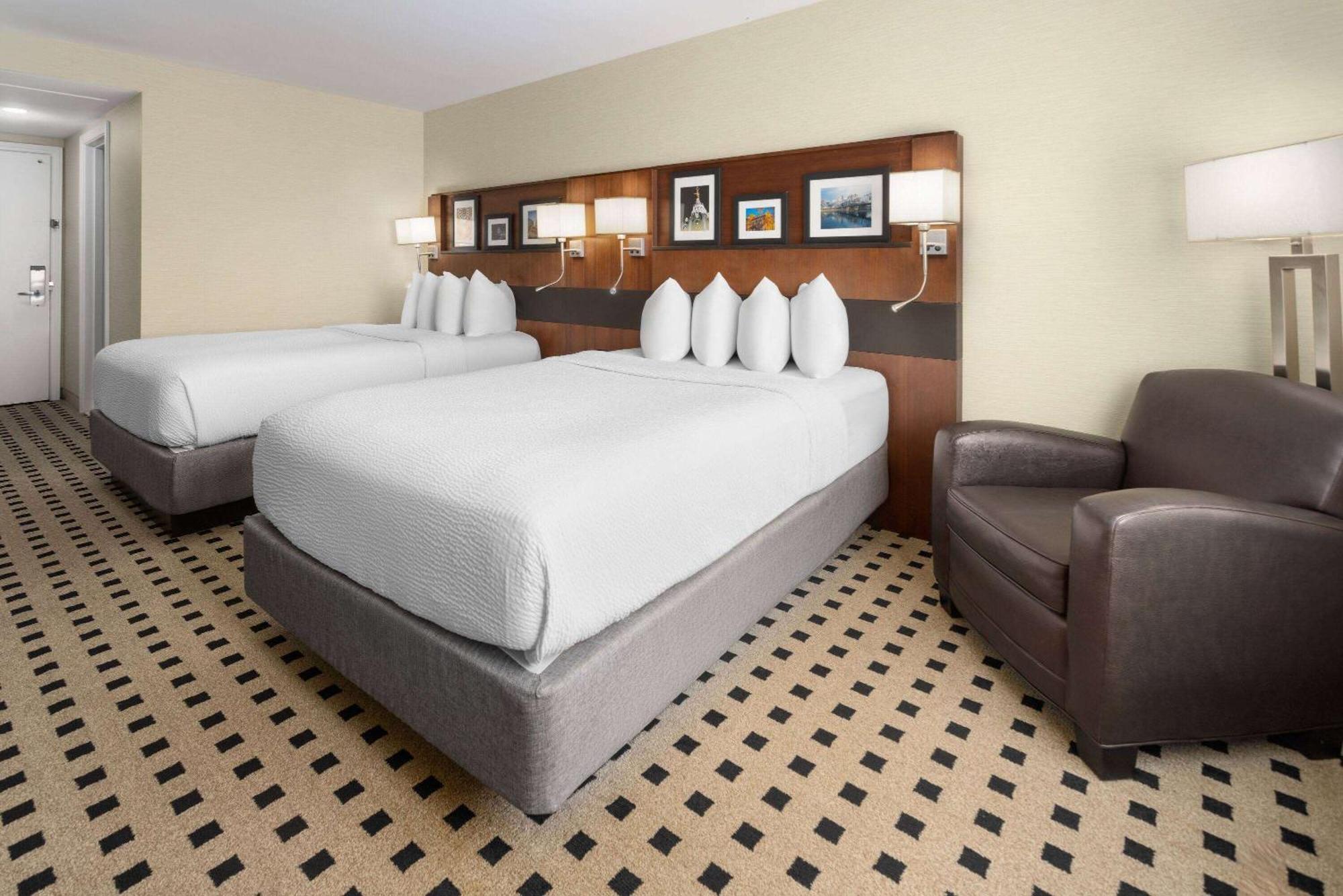 Penn Harris Hotel Harrisburg, Trademark By Wyndham Bagian luar foto