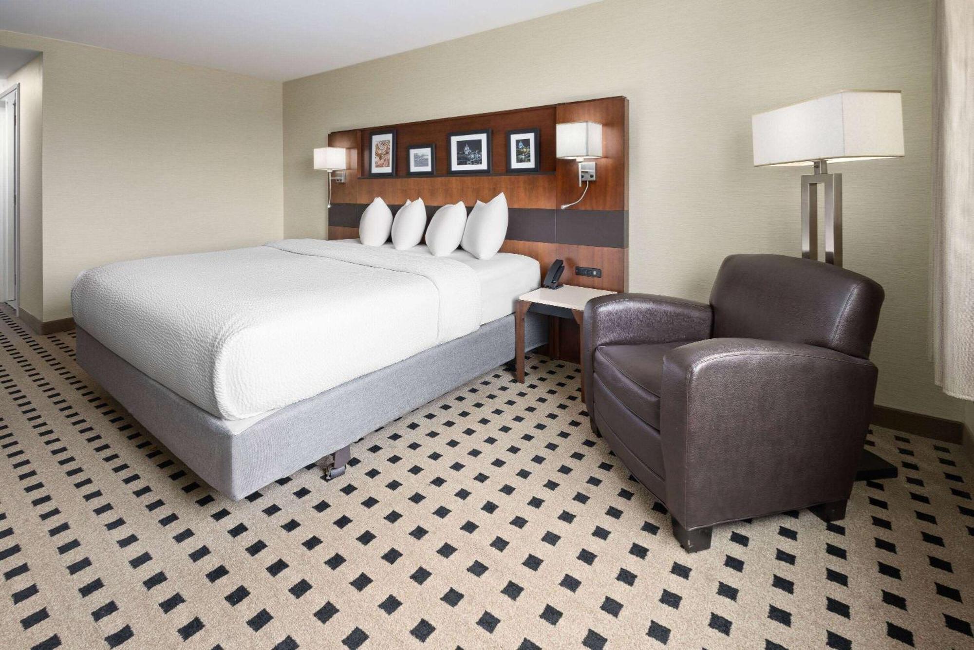 Penn Harris Hotel Harrisburg, Trademark By Wyndham Bagian luar foto
