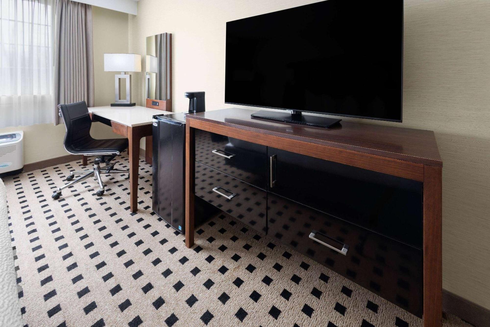 Penn Harris Hotel Harrisburg, Trademark By Wyndham Bagian luar foto