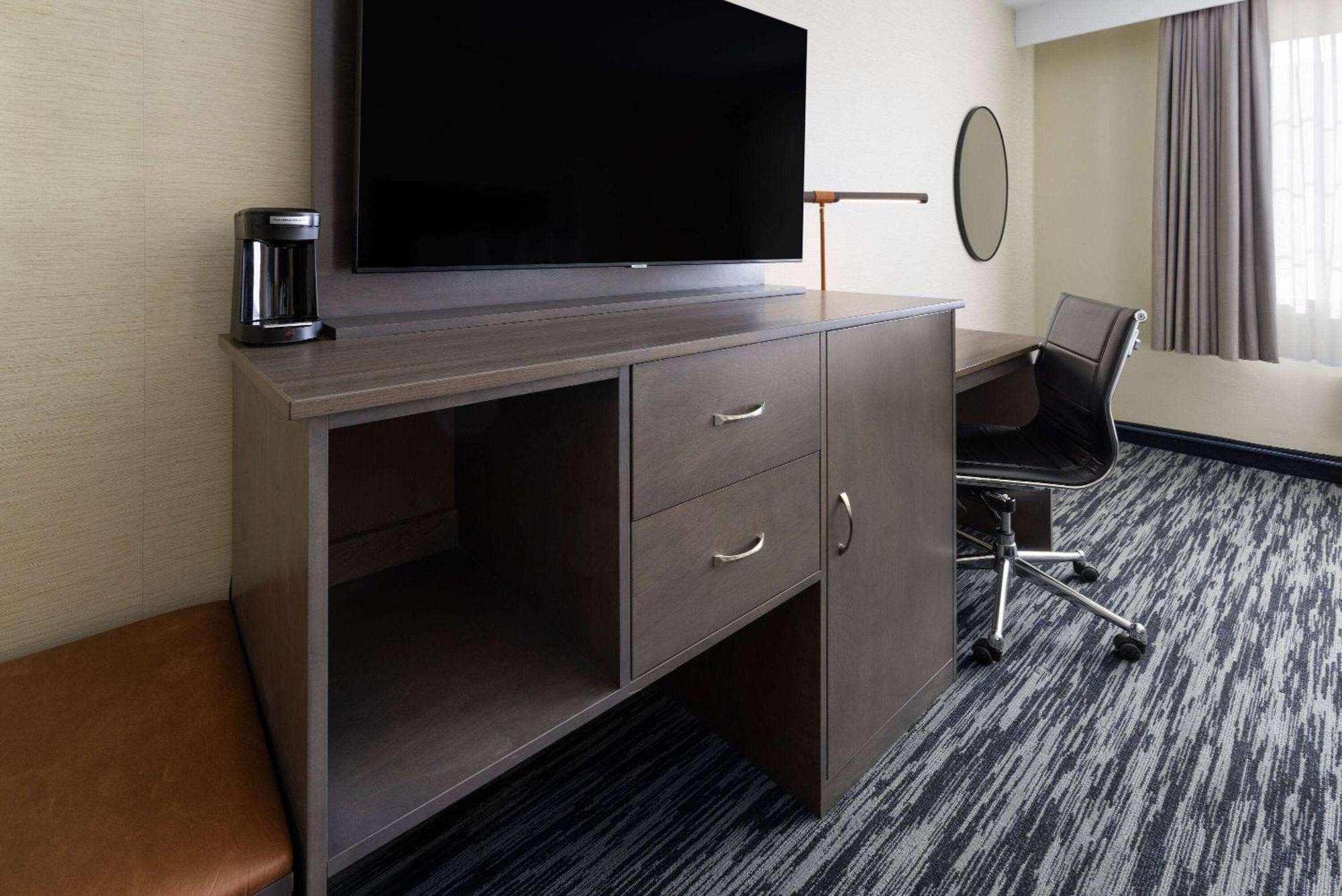 Penn Harris Hotel Harrisburg, Trademark By Wyndham Bagian luar foto