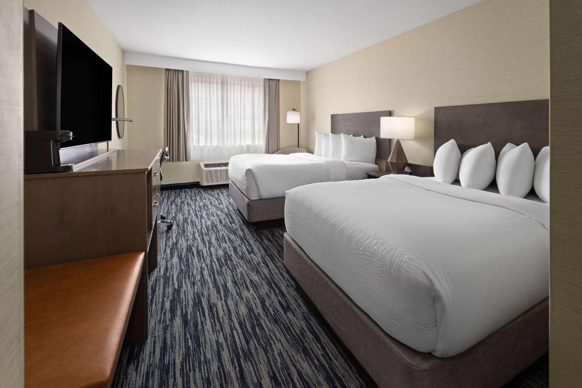 Penn Harris Hotel Harrisburg, Trademark By Wyndham Bagian luar foto