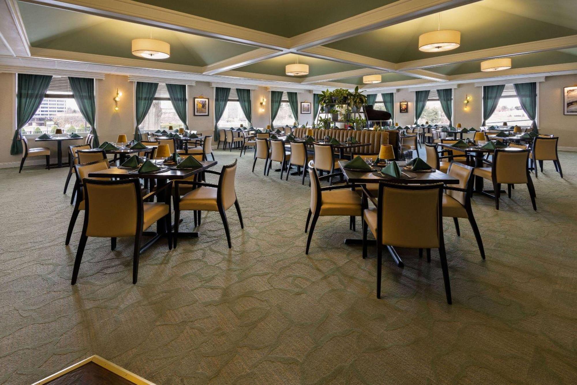 Penn Harris Hotel Harrisburg, Trademark By Wyndham Bagian luar foto