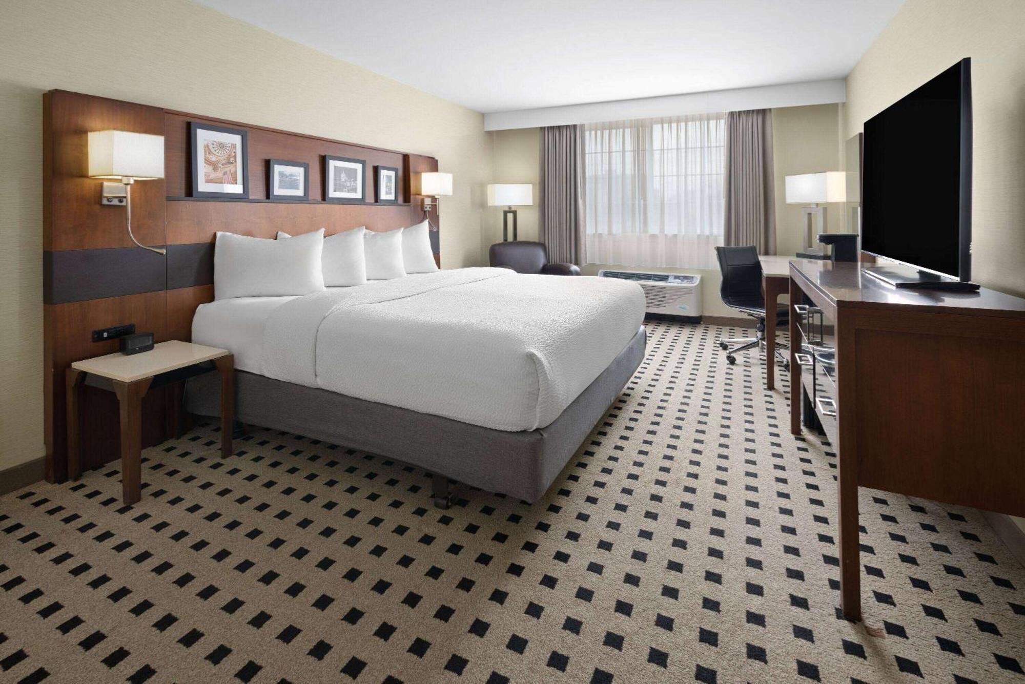 Penn Harris Hotel Harrisburg, Trademark By Wyndham Bagian luar foto