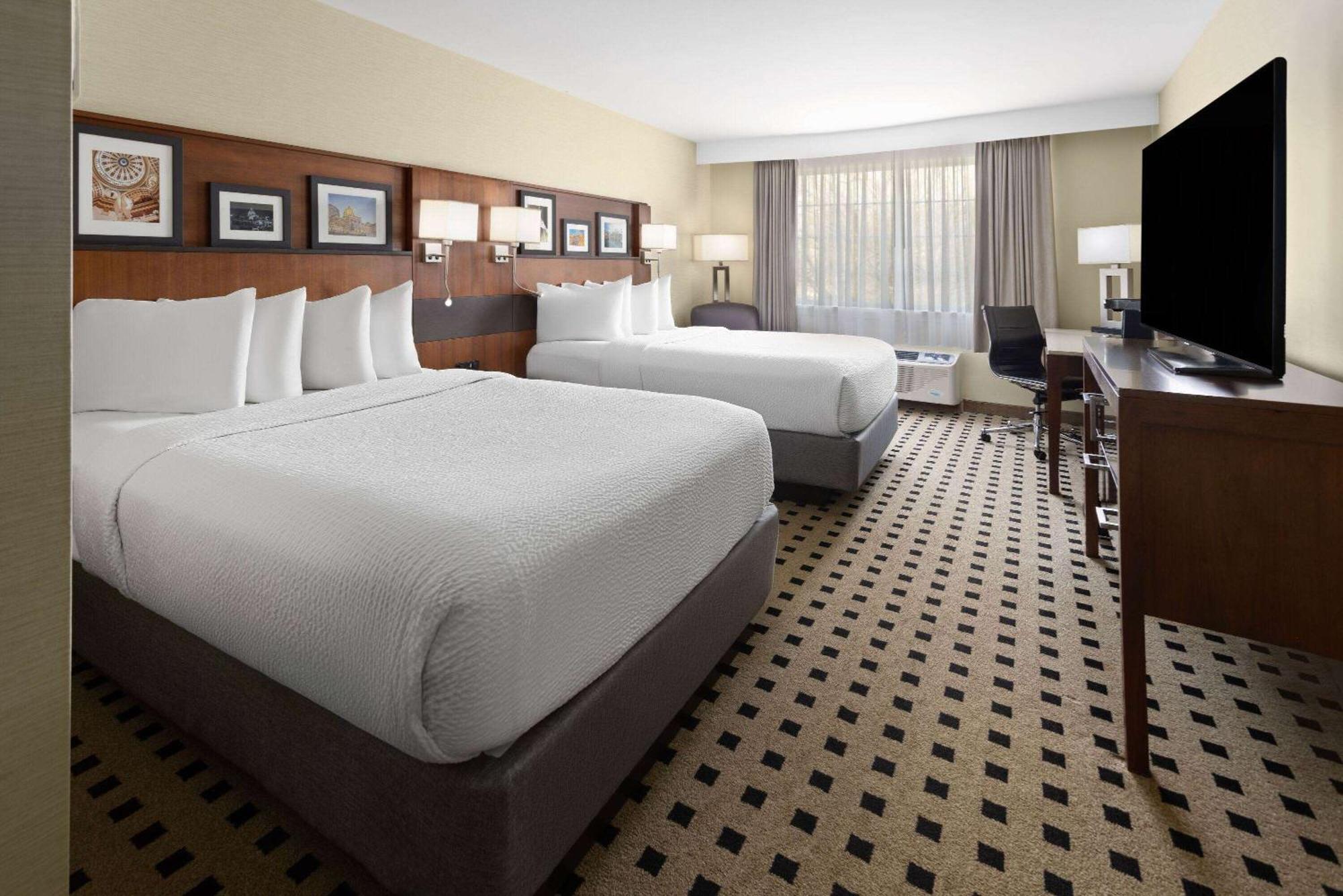 Penn Harris Hotel Harrisburg, Trademark By Wyndham Bagian luar foto