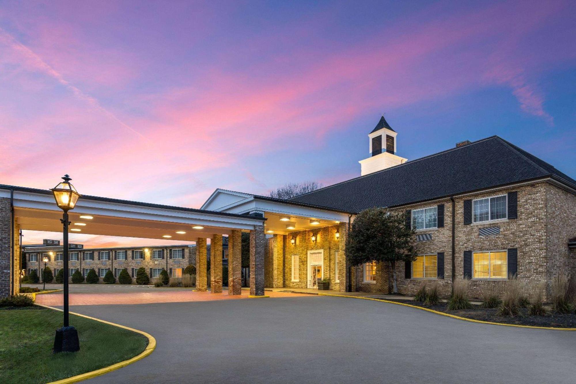 Penn Harris Hotel Harrisburg, Trademark By Wyndham Bagian luar foto