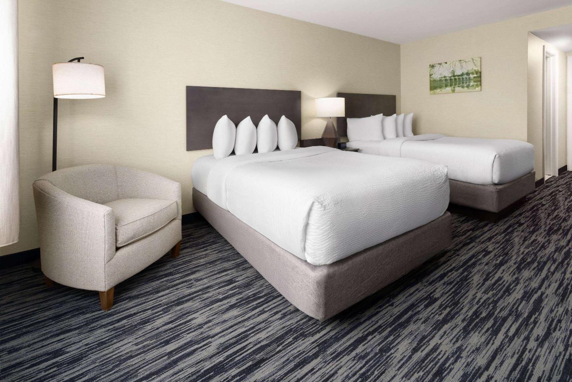 Penn Harris Hotel Harrisburg, Trademark By Wyndham Bagian luar foto