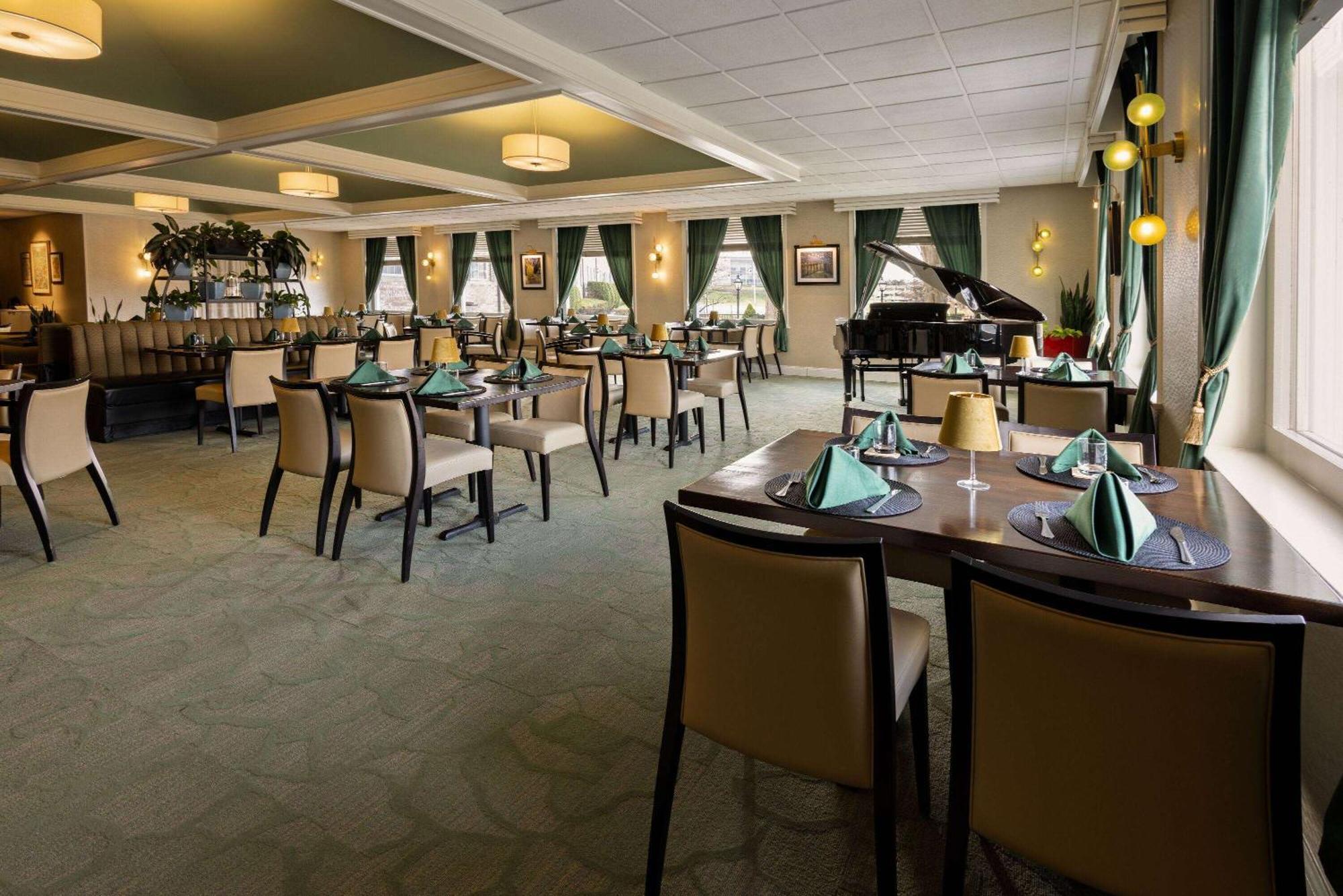 Penn Harris Hotel Harrisburg, Trademark By Wyndham Bagian luar foto
